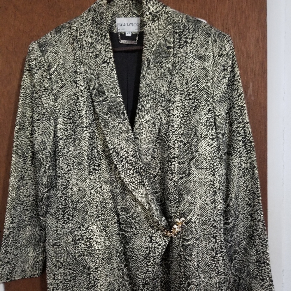 skirt suit